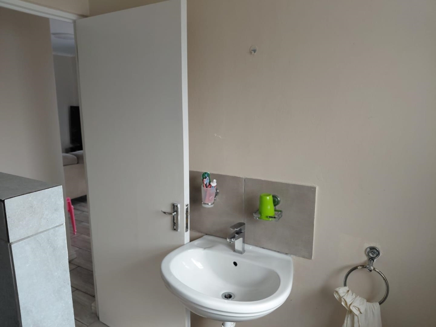 To Let 3 Bedroom Property for Rent in Brooklyn Western Cape